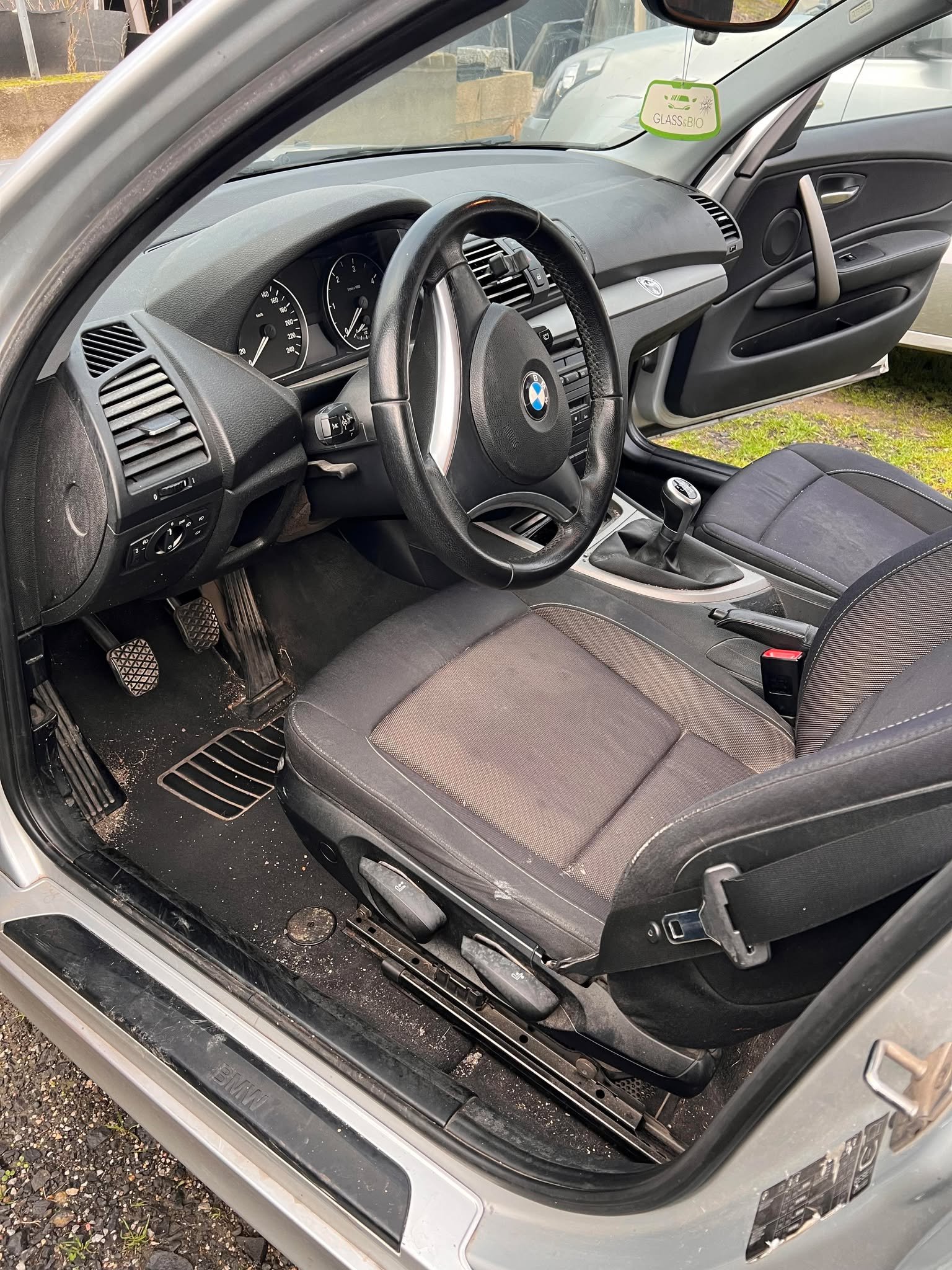 BMW avant nettoyage intérieur à Perpignan - APC Services 66