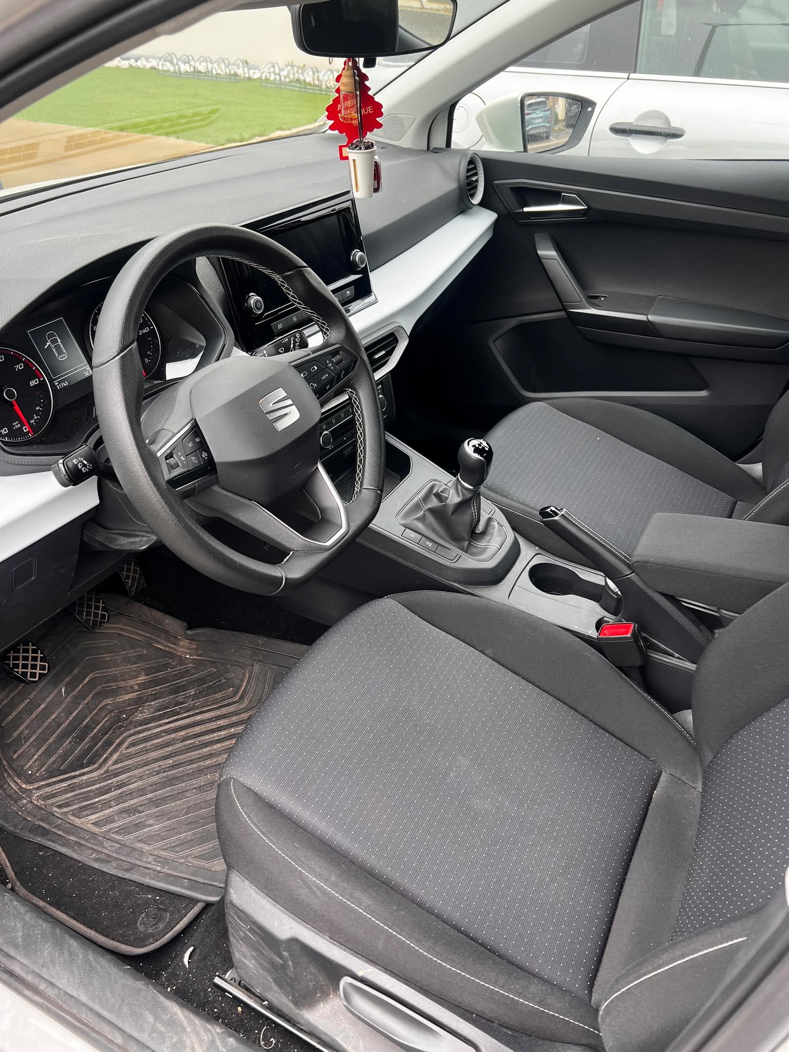 Habitacle avant nettoyage auto à Perpignan